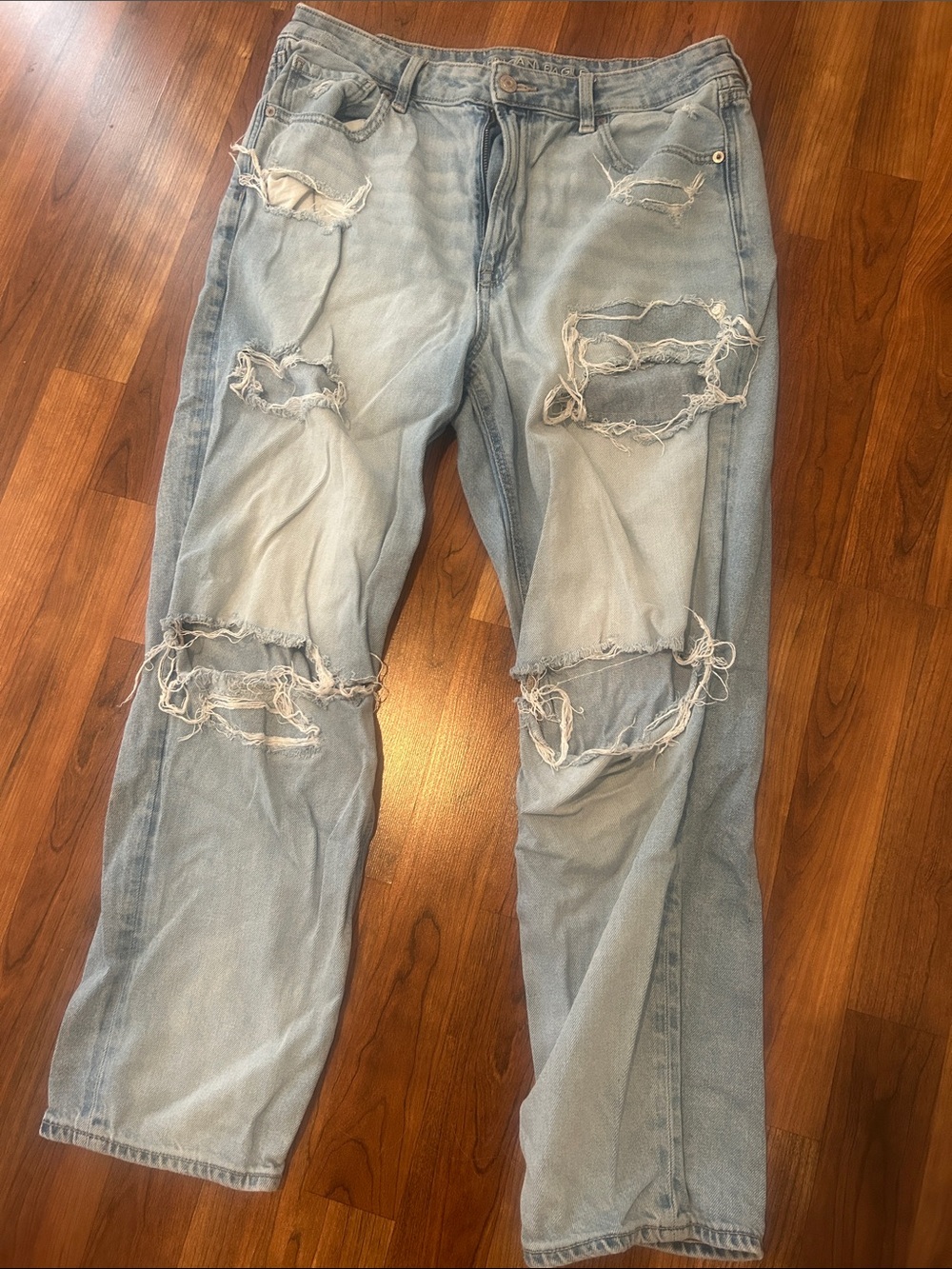 American Eagle Outfitters Light Blue Distressed Relaxed Jeans